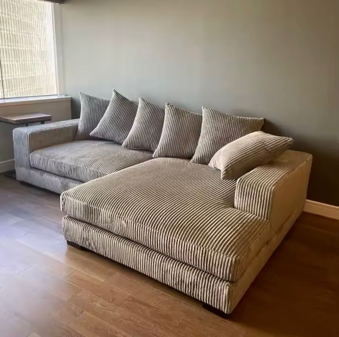 Canapé d’angle Cosy 210x160 cm – Velours côtelé ultra doux 890€