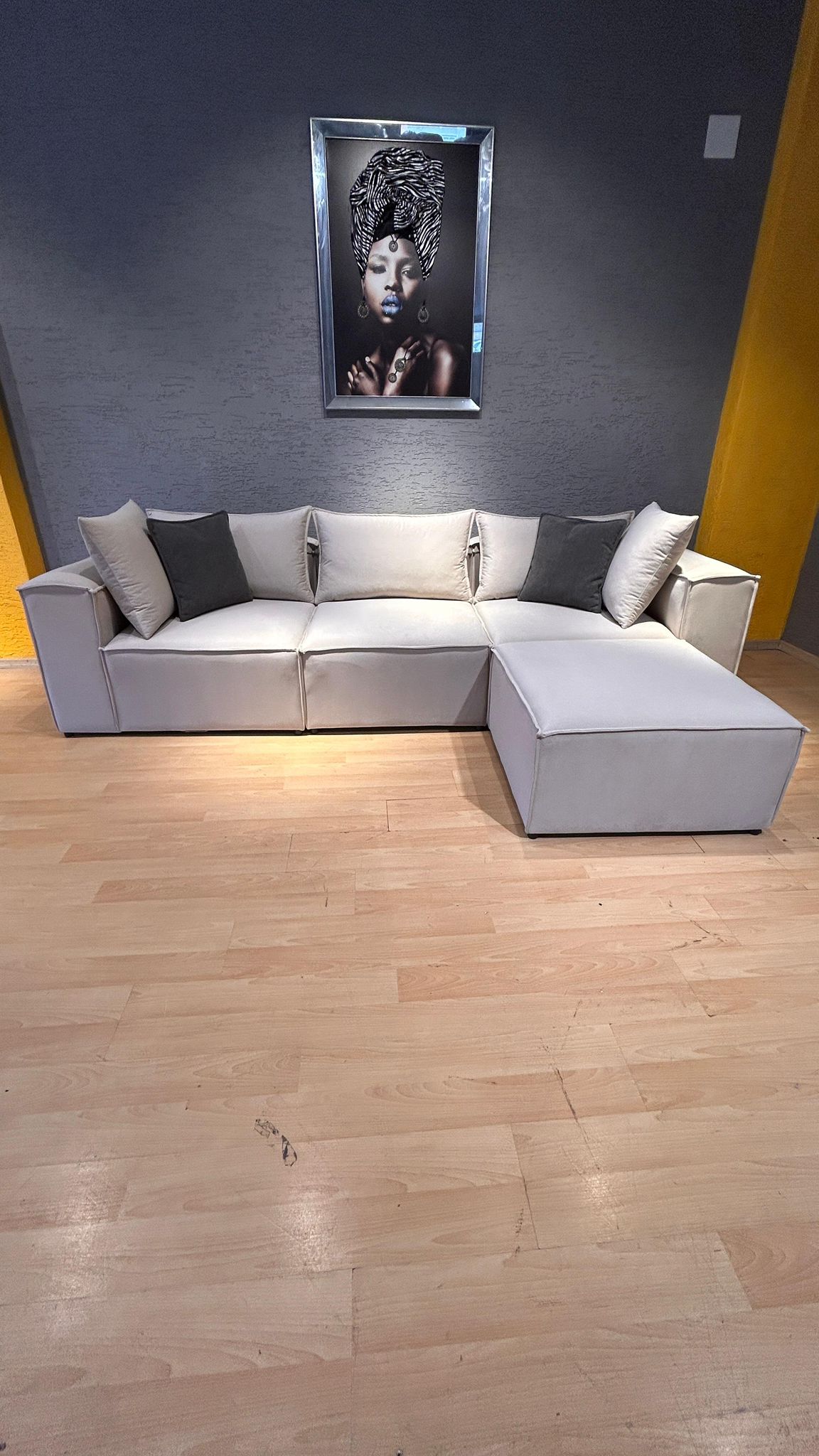 🛋️ Canapé Modulable 3 + 1 Pouf – 940 €