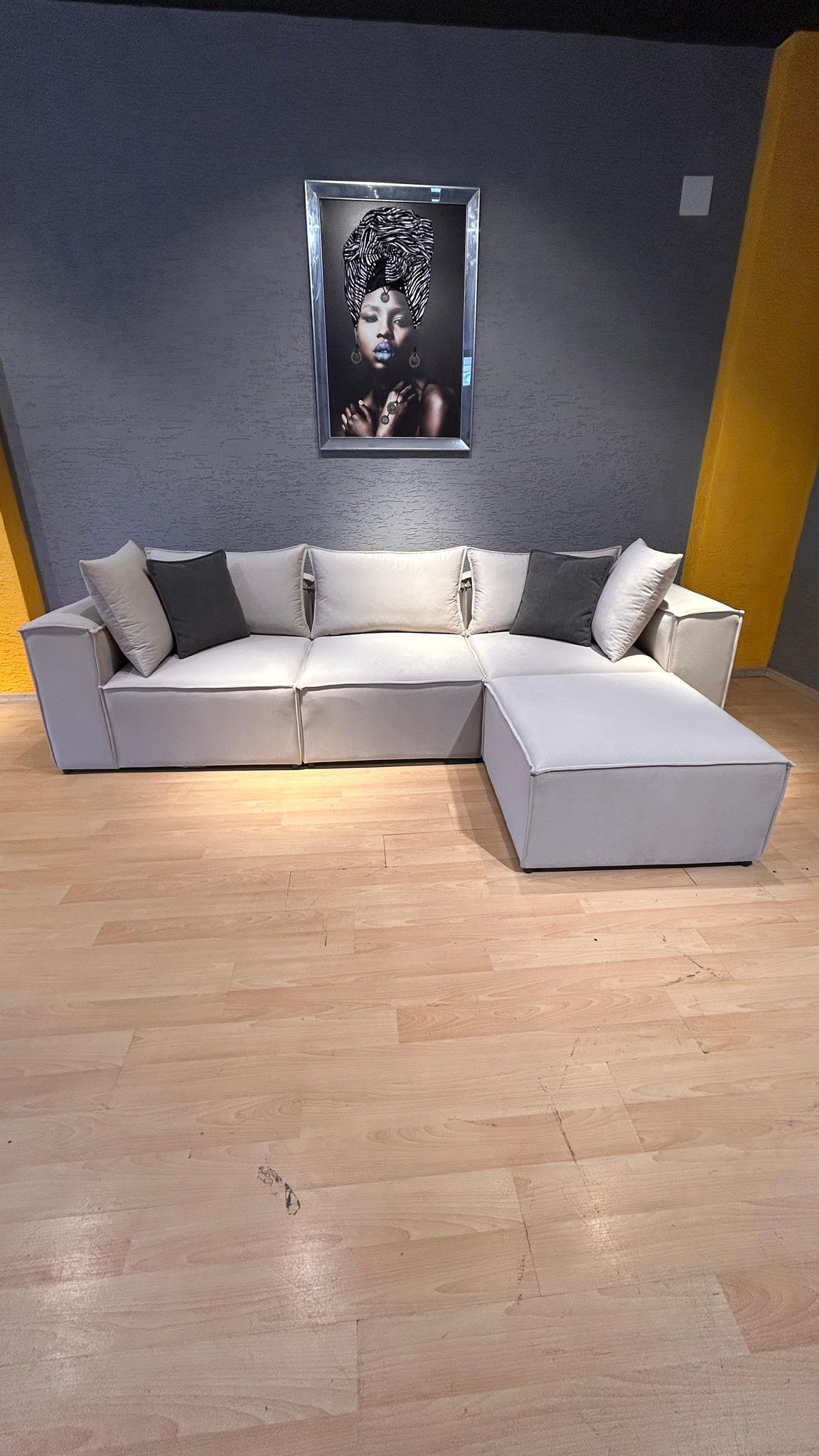 🛋️ Canapé Modulable 3 + 1 Pouf – 940 €