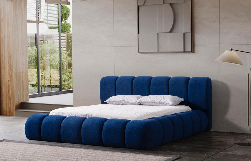lit design 180x200 en velours bleu avec tête de lit arrondie
